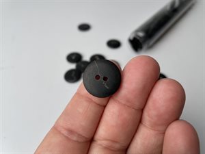 Knap - sort og diskret trælook, 18 mm
